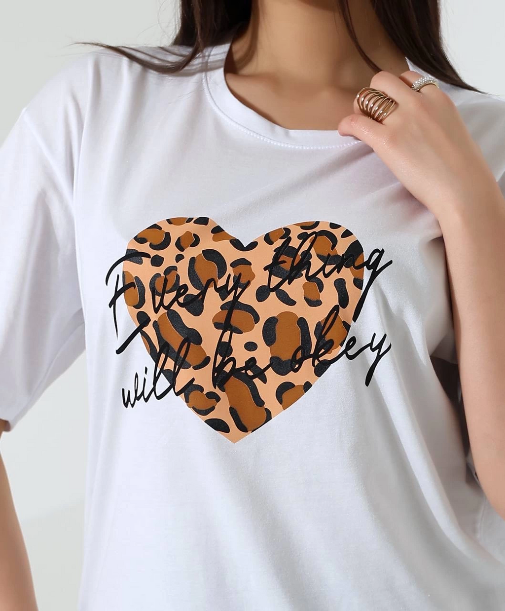 Leopar kalp baskılı tişört