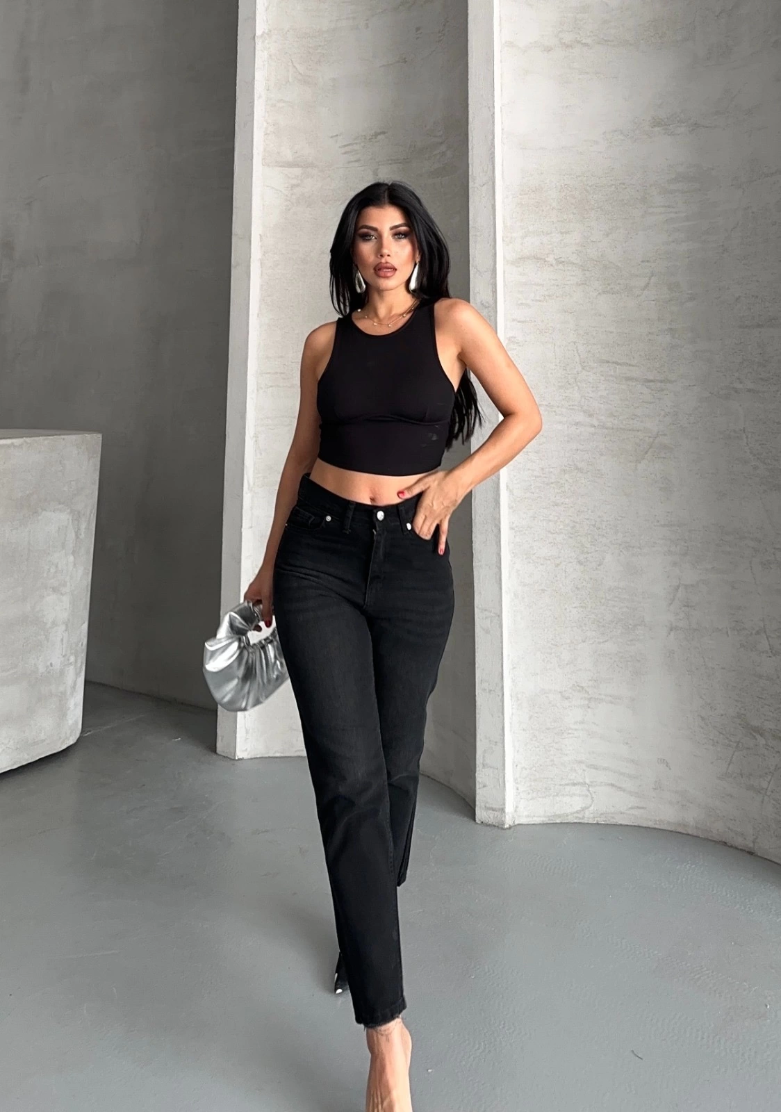 Mom fit enzim bıyıklı taş yıkama jeans pantolon siyah d2006