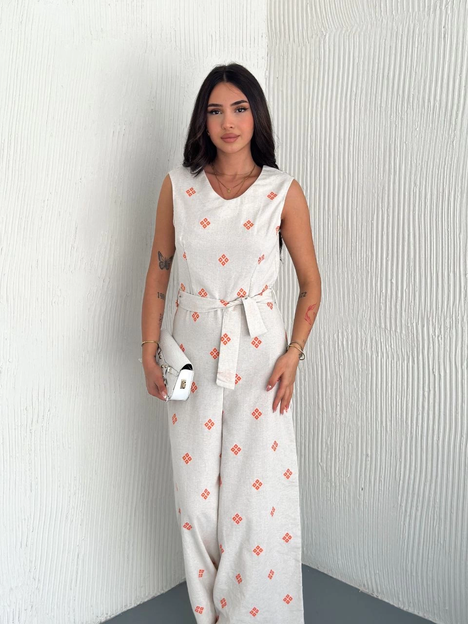 Sırt dekolteli keten beyaz tulum S1036